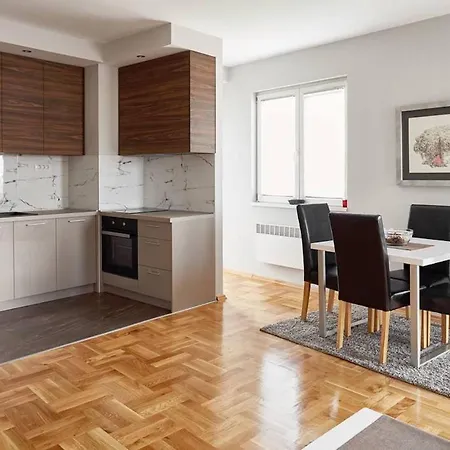 Apartment Bright Near Center